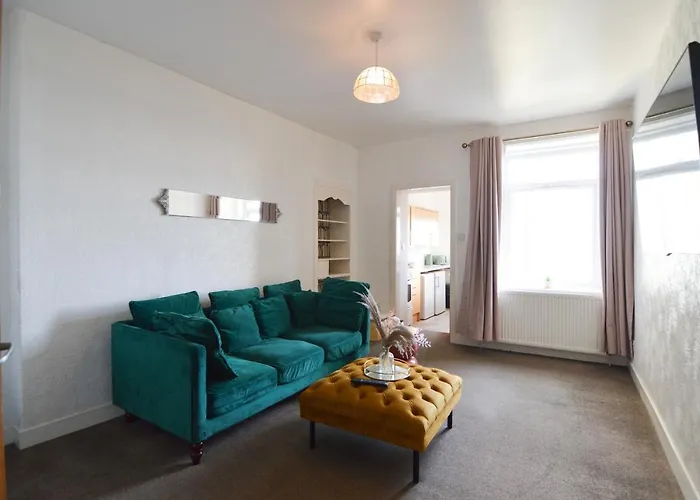 Two Bedroom Flat With Sea Views!