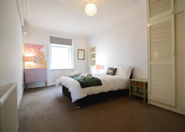 Two Bedroom Flat With Sea Views!