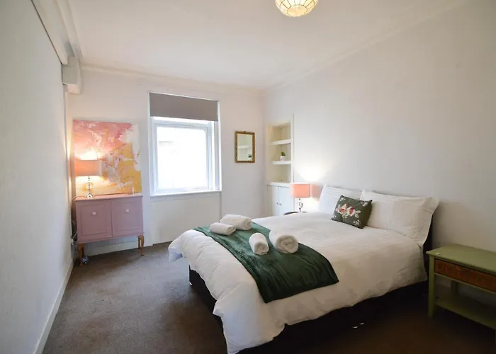Two Bedroom Flat With Sea Views!