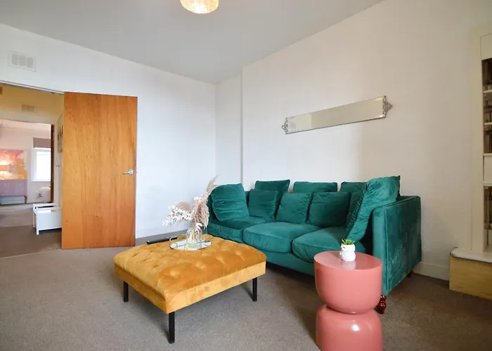 Two Bedroom Flat With Sea Views!